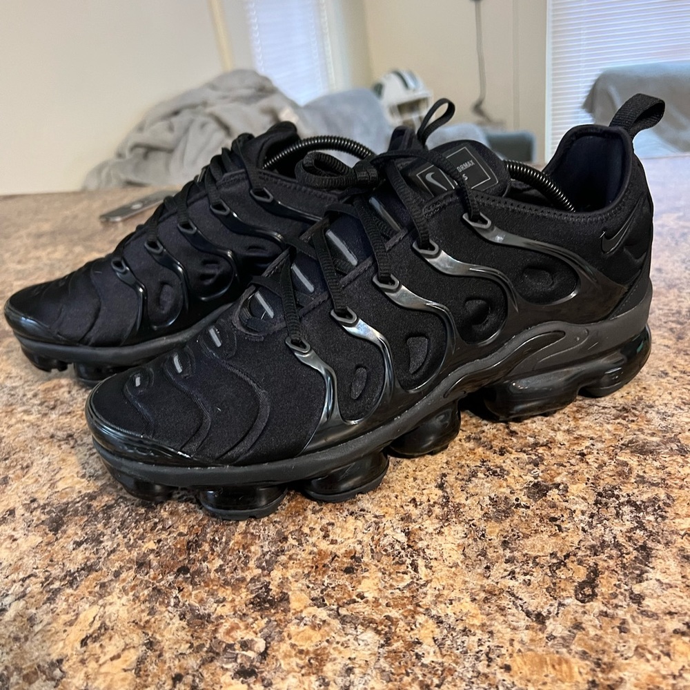 Nike Black VaporMax Plus Shoes size 12  *WORN ONCE* (will ship right away)